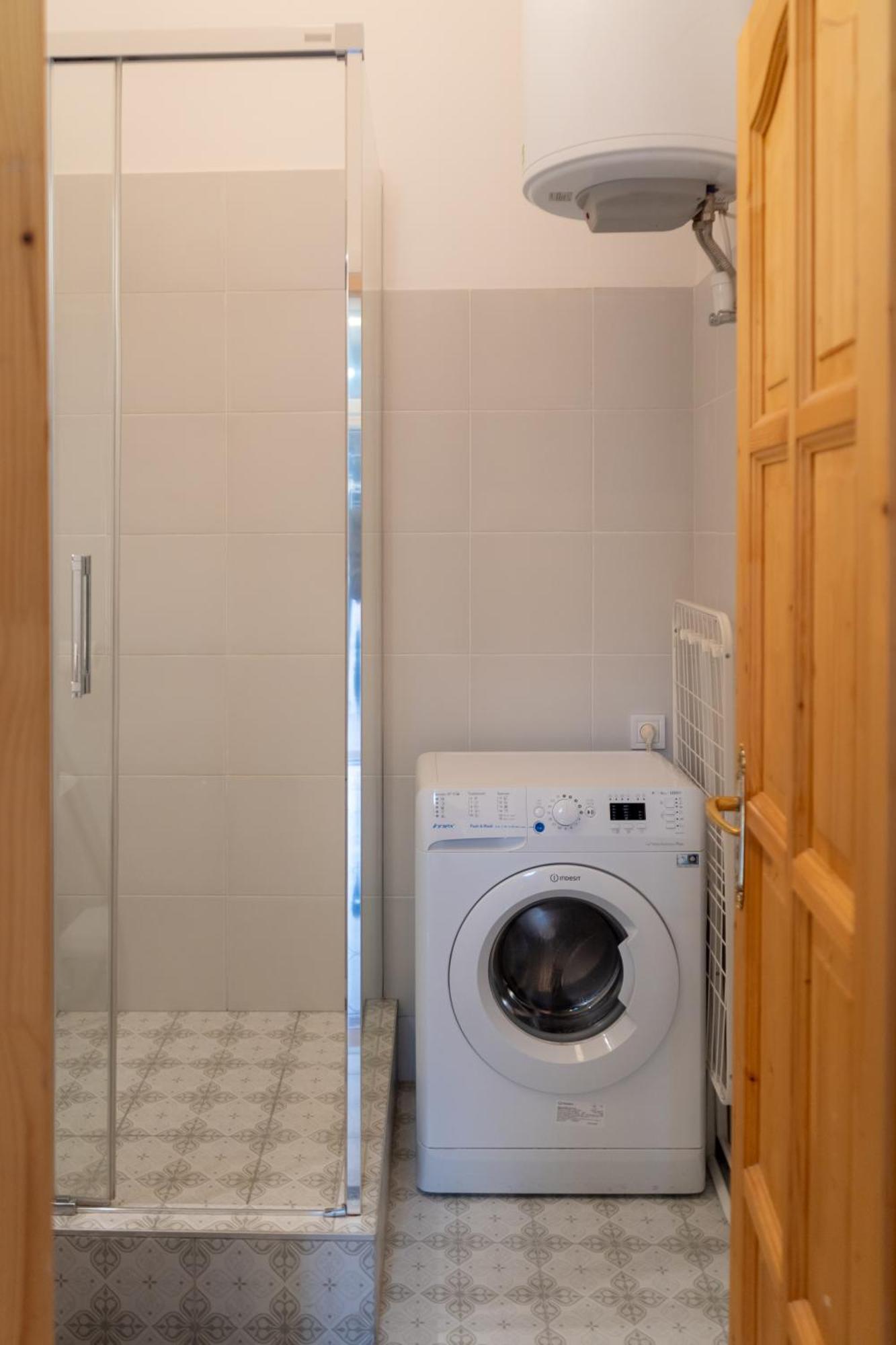 Cozy Apartment In Akacfa Street บูดาเปสต์ ภายนอก รูปภาพ