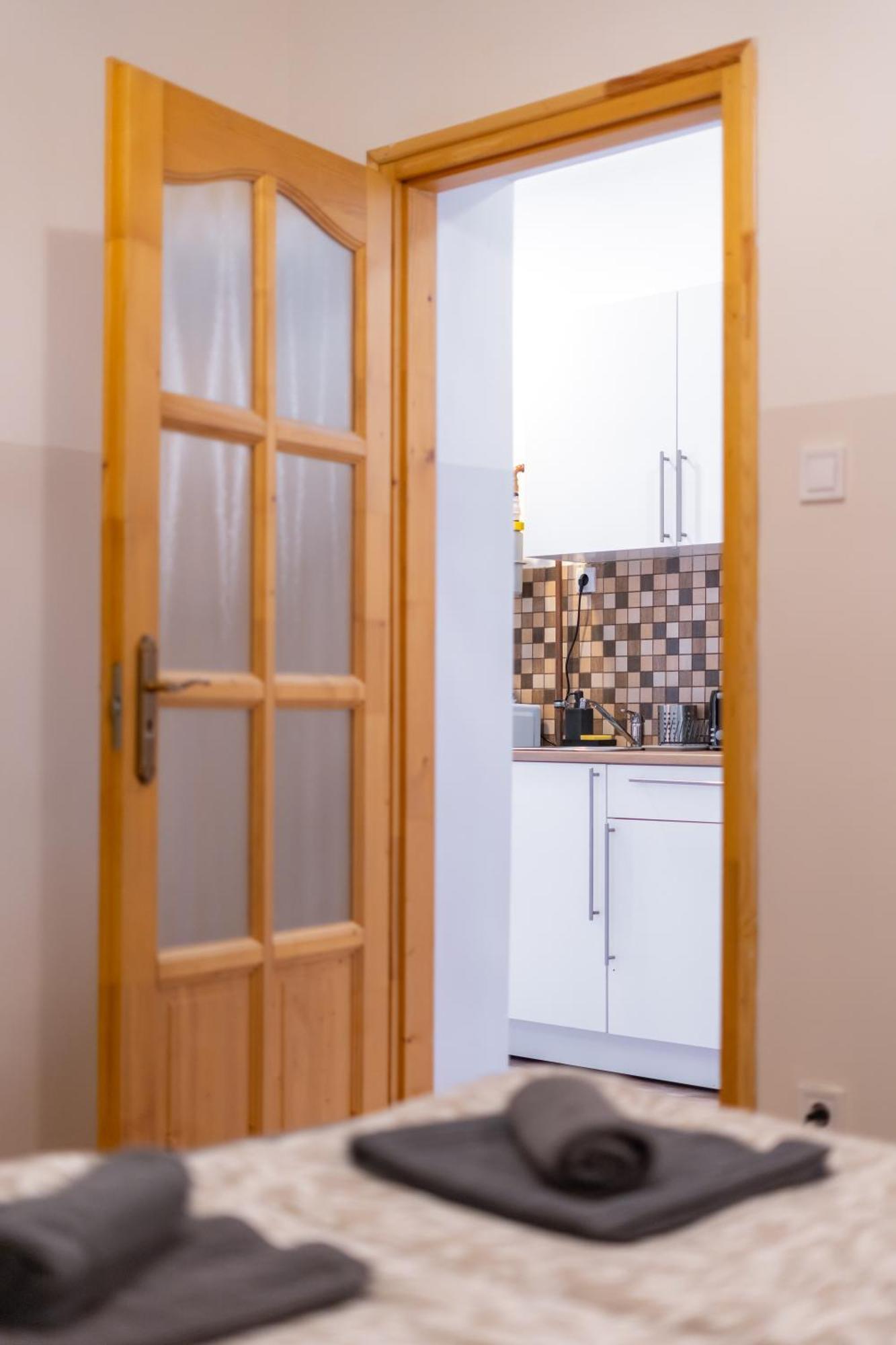 Cozy Apartment In Akacfa Street บูดาเปสต์ ภายนอก รูปภาพ