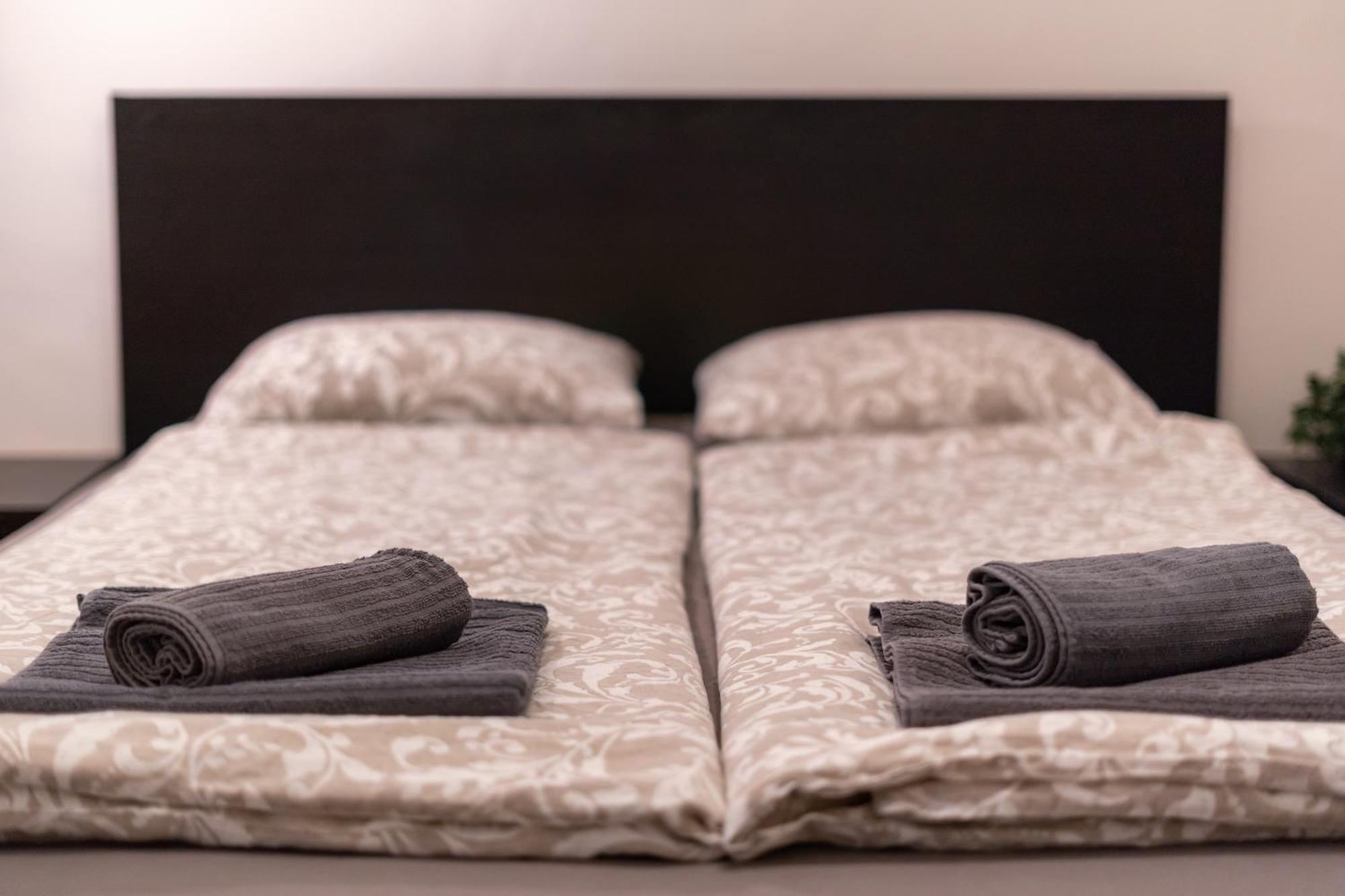 Cozy Apartment In Akacfa Street บูดาเปสต์ ภายนอก รูปภาพ